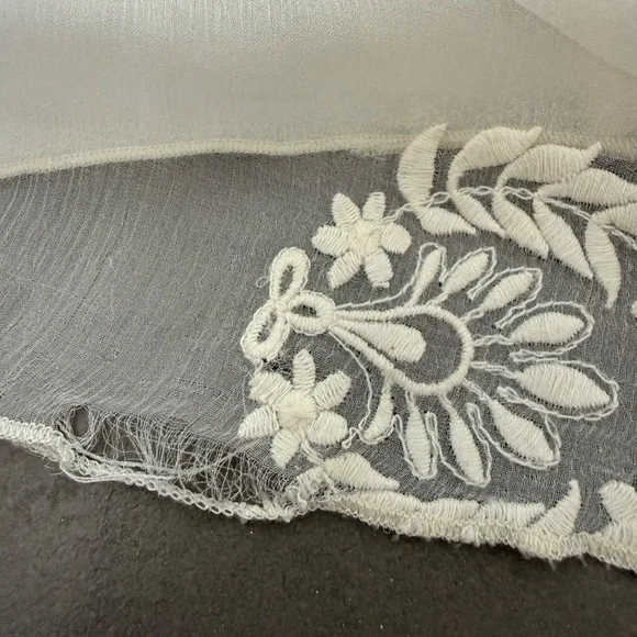 ALEXIS, ivory gown - Picture 13 of 13